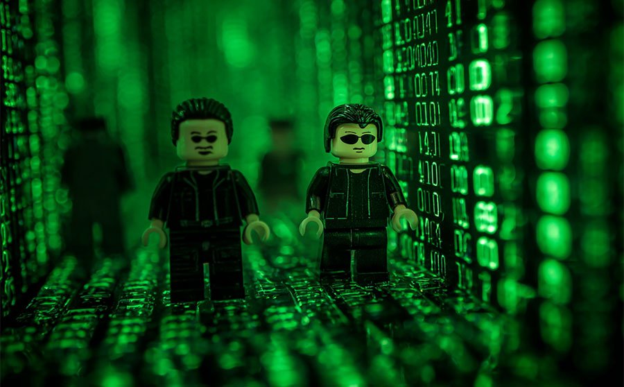 Sinnbild für KI mit Lego Männchen als Neo aus Matrix